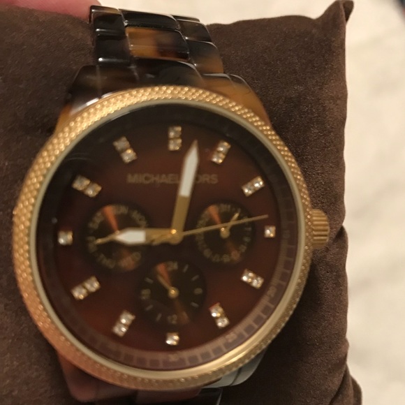 Michael Kors Tortoise Watch - Picture 3 of 5